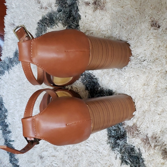 Tan Open-Toe Block Heels - Picture 3 of 4